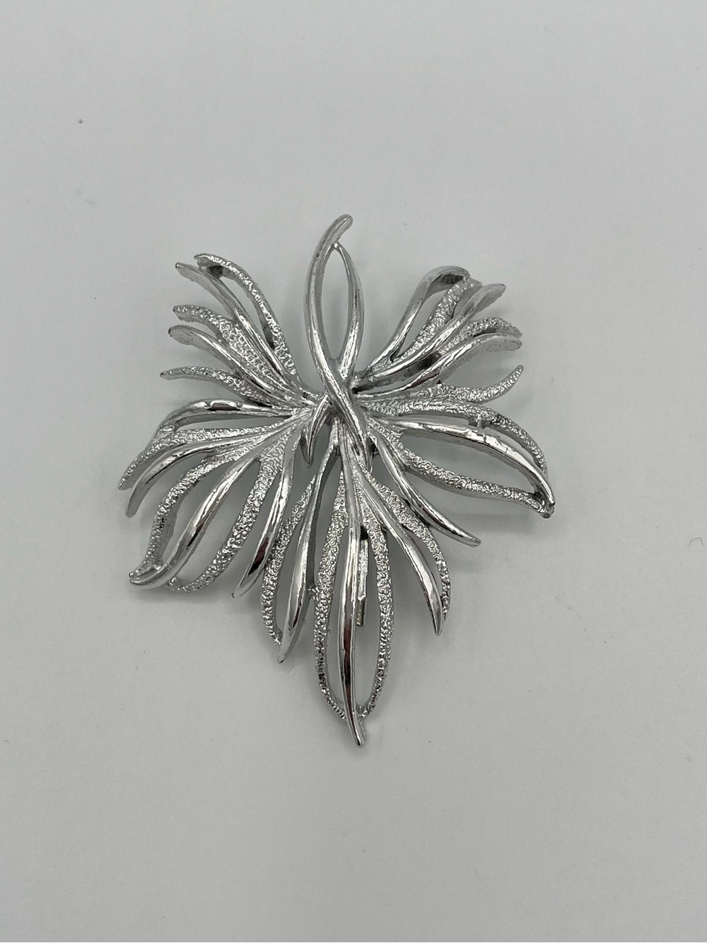 Vintage Textured Silver Openwork Spray Leaf Brooch Pin - Picture 2 of 3